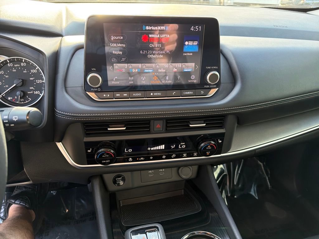 Used 2024 Nissan Rogue SV w/ SV Premium Package image 27