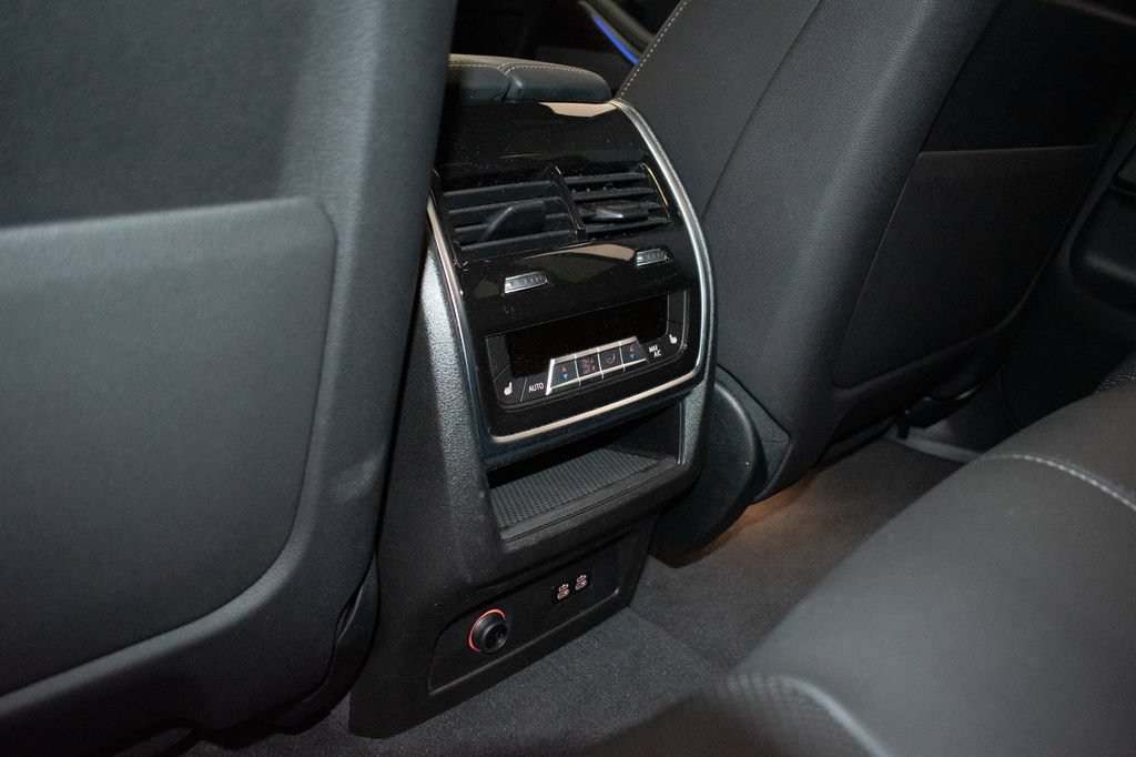 Used 2024 BMW X5 xDrive40i w/ Premium Package AWD/4WD image 25