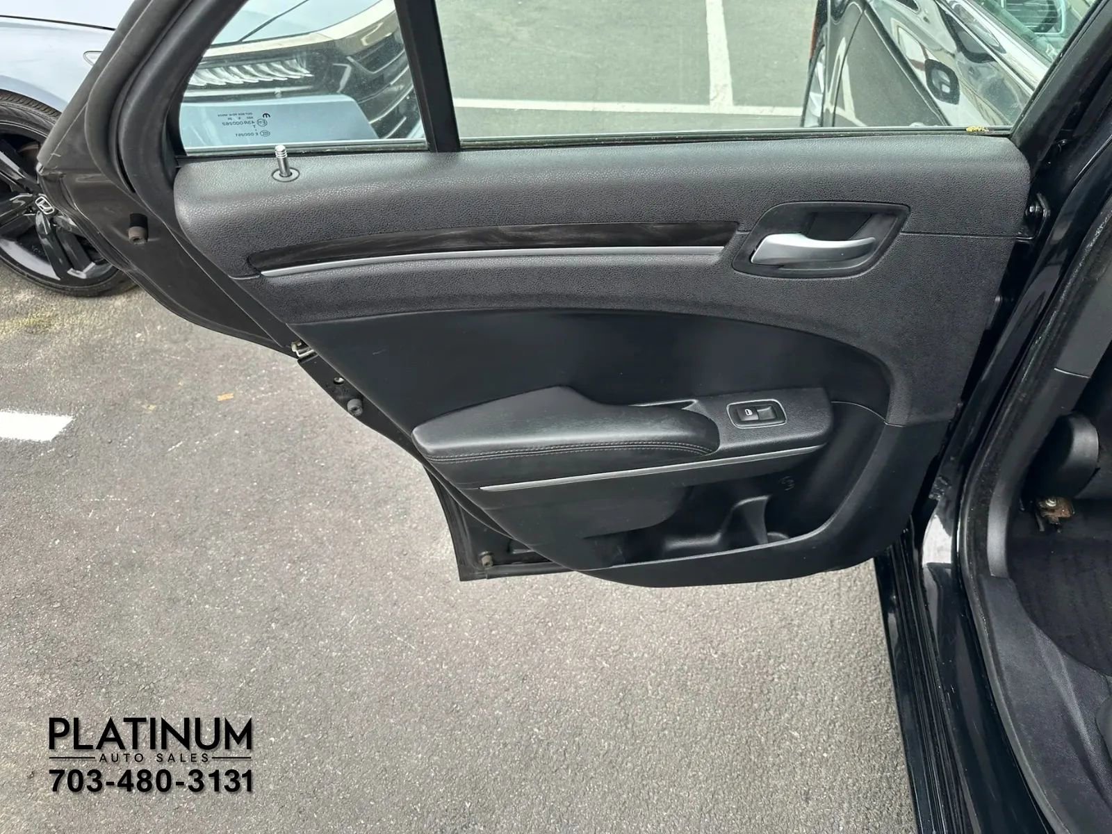 Used 2015 Chrysler 300 Limited image 16