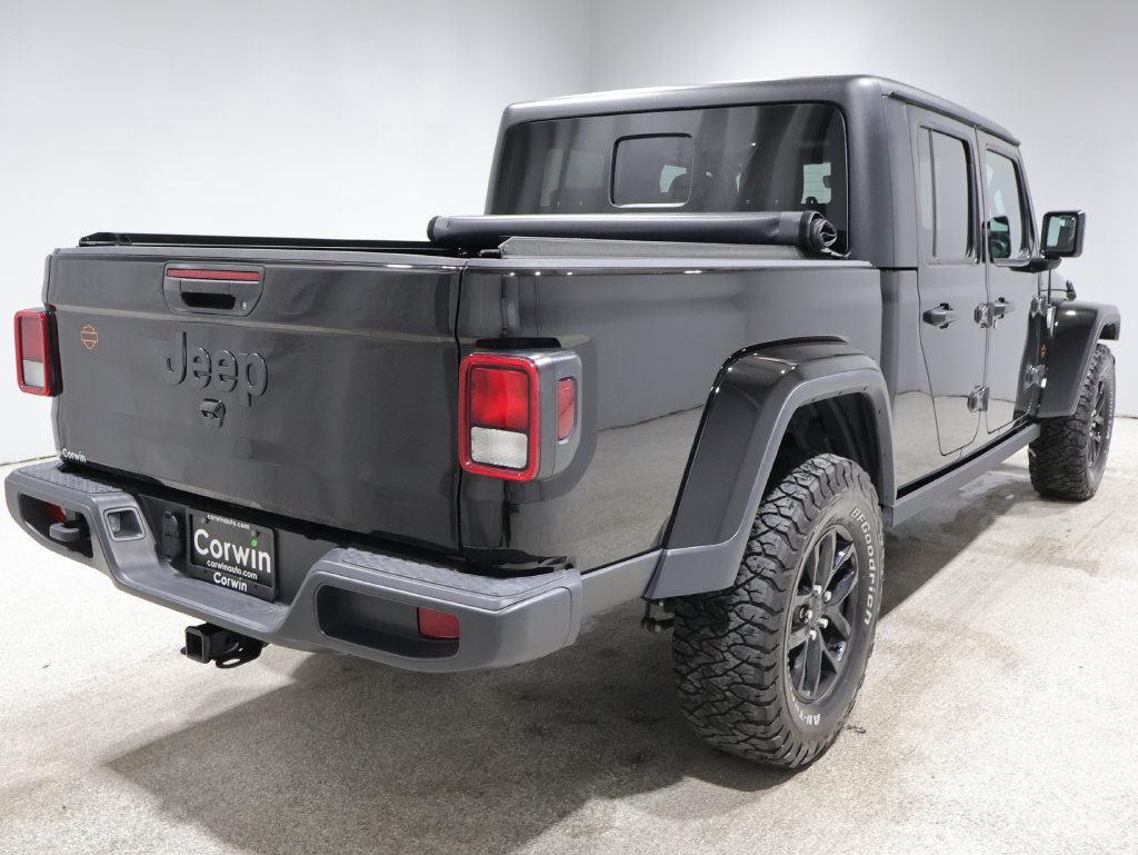 Used 2023 Jeep Gladiator Sport AWD/4WD image 2