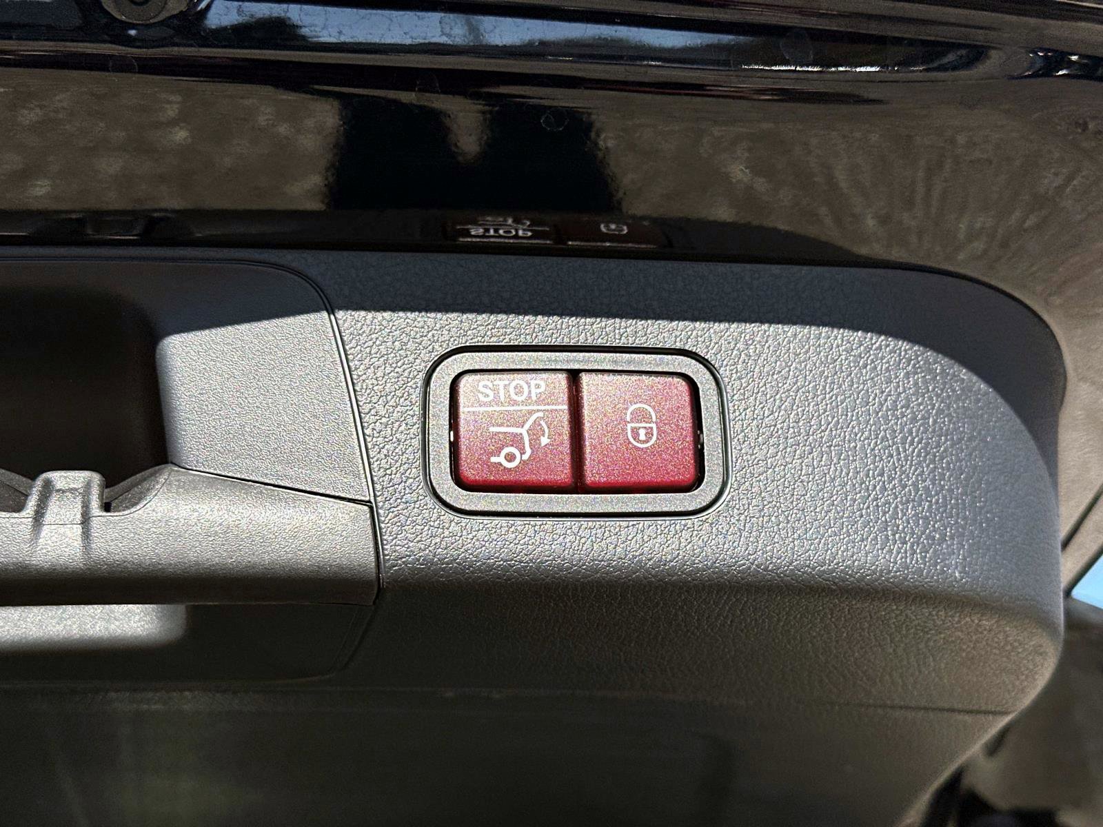 Certified 2025 Mercedes-Benz GLB 250 image 11