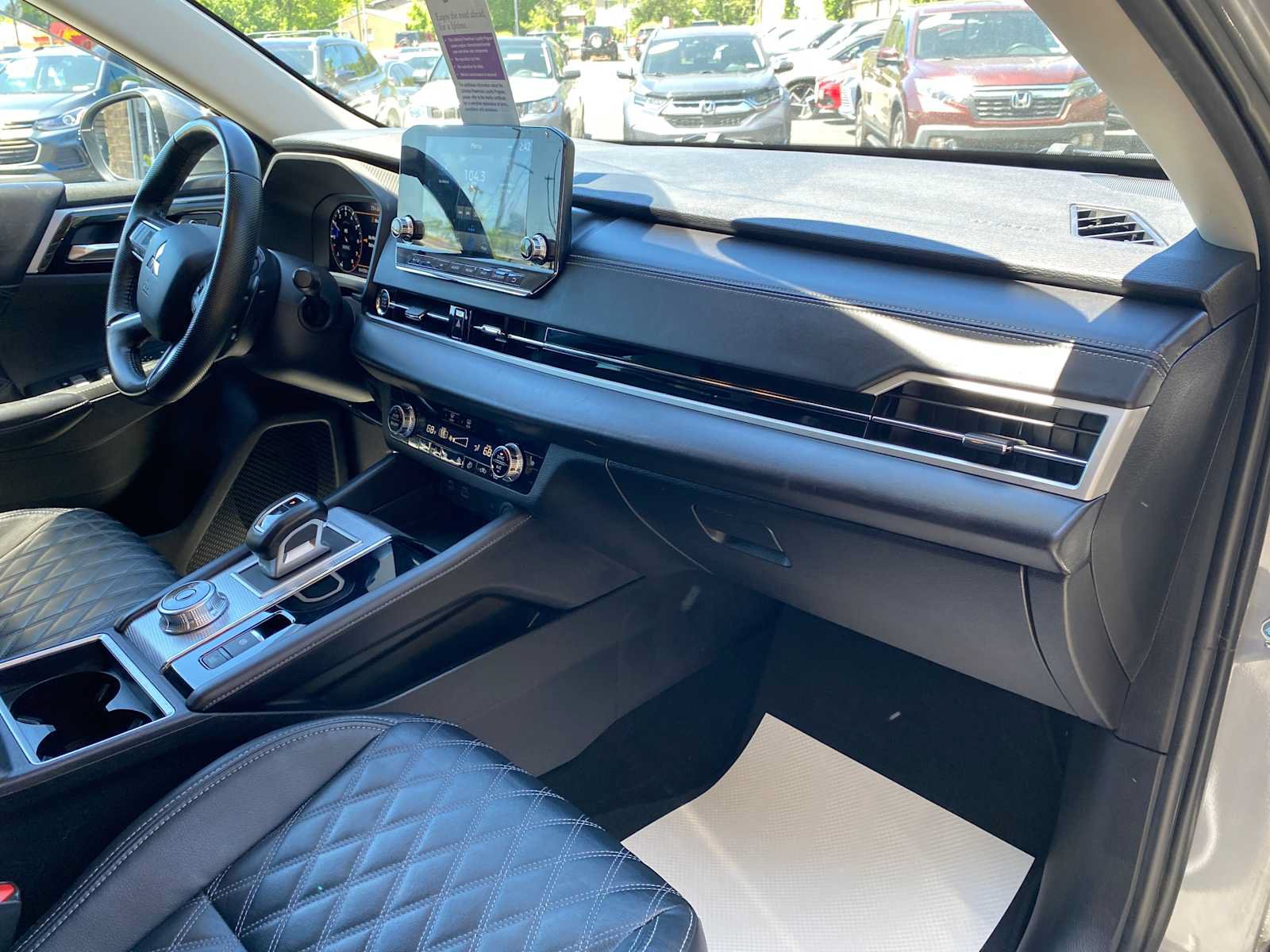 Used 2023 Mitsubishi Outlander SEL AWD/4WD image 28