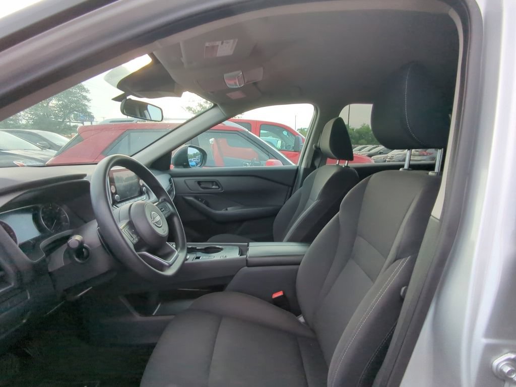 Used 2024 Nissan Rogue S FWD image 6