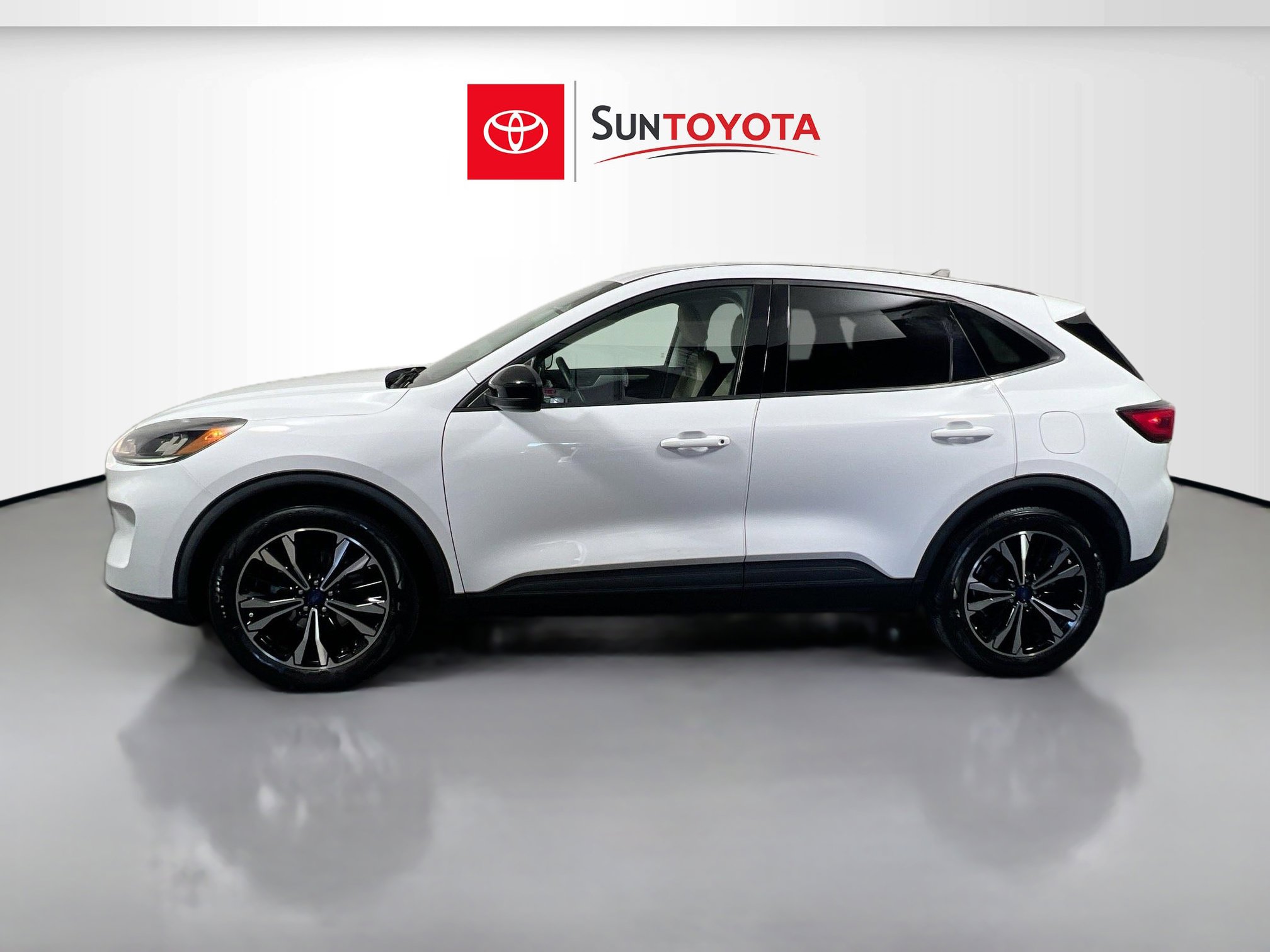 Used 2022 Ford Escape SE w/ SE Sport Appearance Package FWD image 7