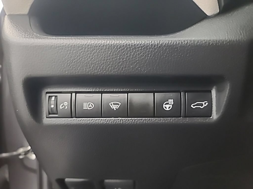 Used 2022 Toyota RAV4 XLE Premium AWD/4WD image 29