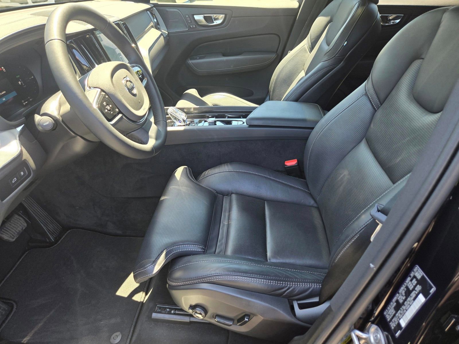 Certified 2024 Volvo XC60 T8 Ultimate w/ Protection Package Premier AWD/4WD image 11