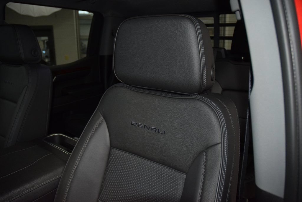 Used 2024 GMC Sierra 1500 Denali w/ Technology Package AWD/4WD image 40