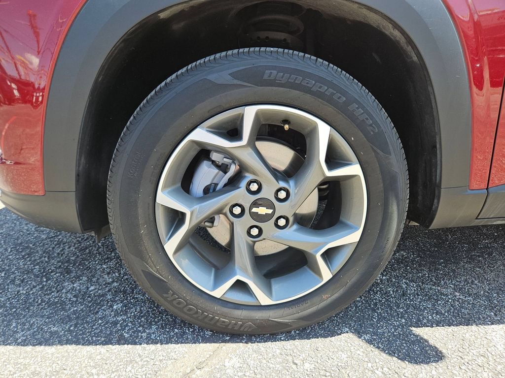 Used 2025 Chevrolet Trax LT w/ LT Convenience Package FWD image 29
