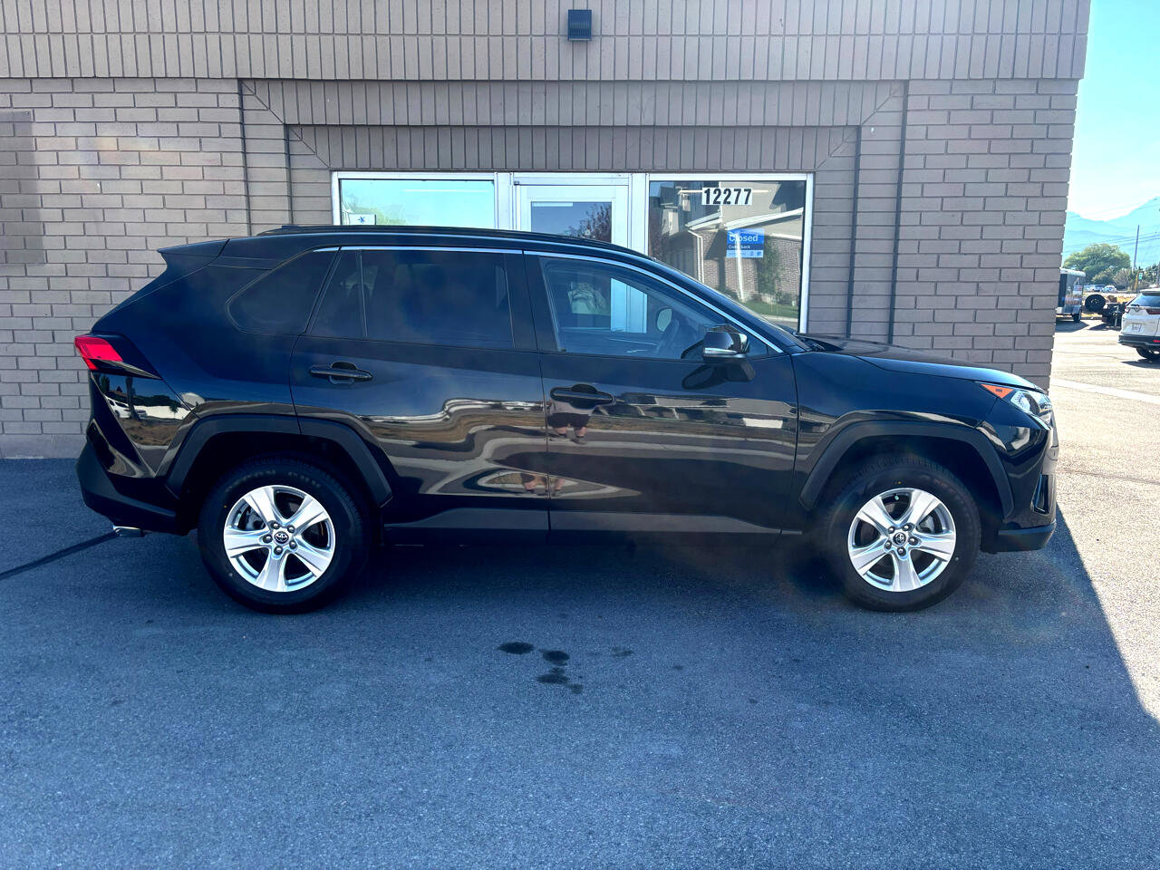 Used 2020 Toyota RAV4 XLE image 2
