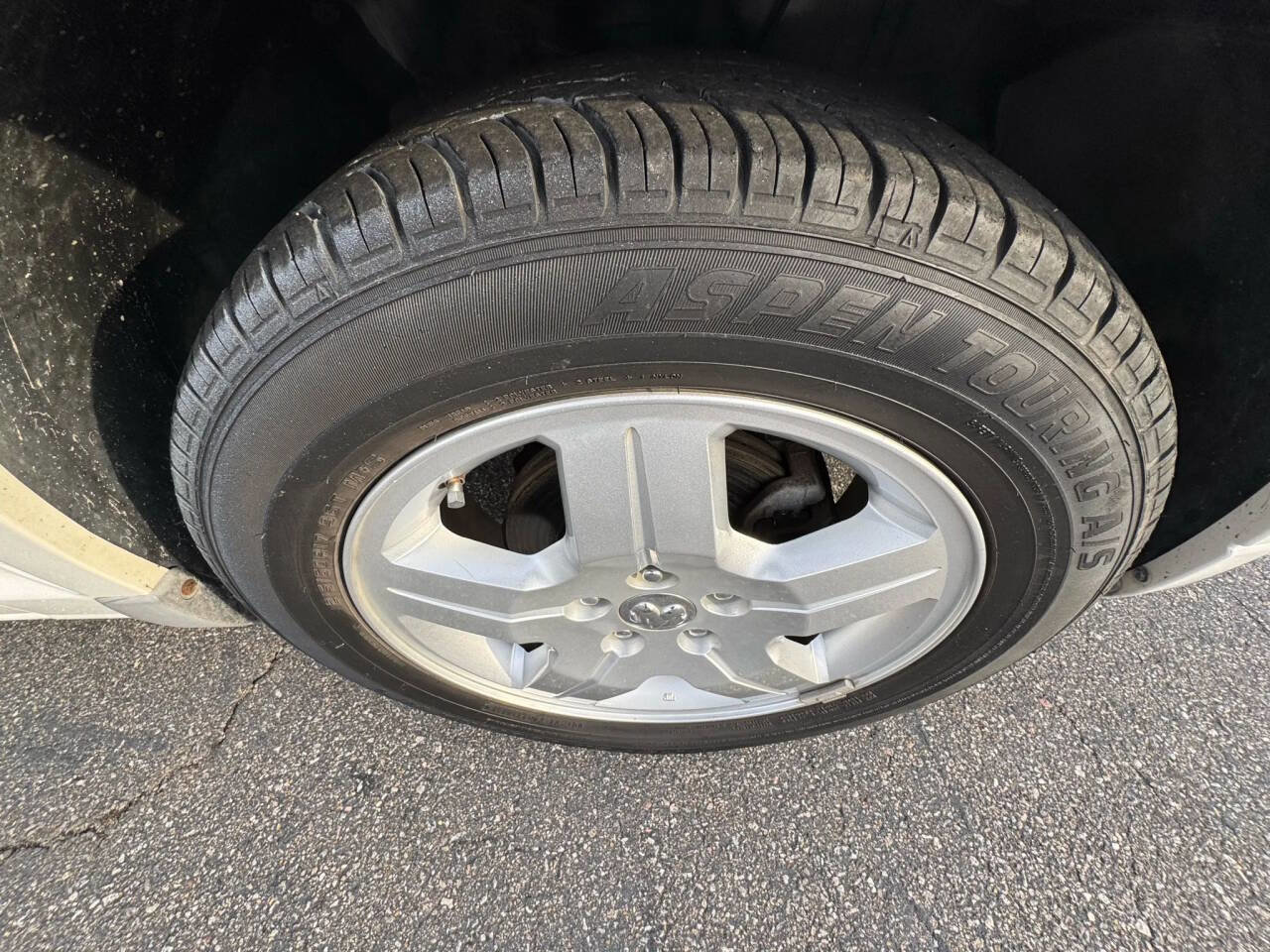 Used 2009 Dodge Caliber SXT image 27