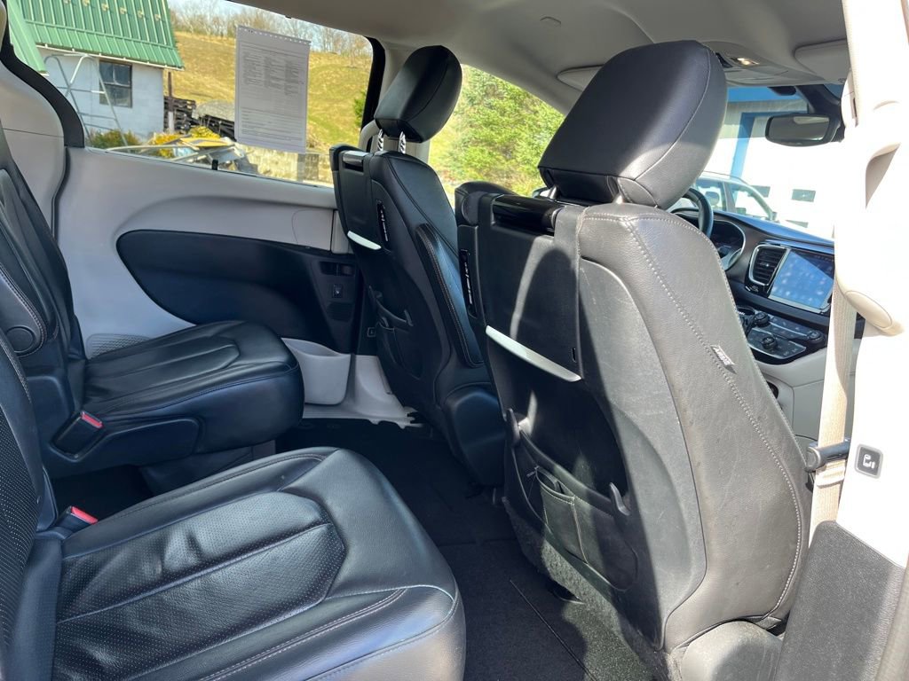 Used 2017 Chrysler Pacifica Touring-L Plus w/ Advanced Safetytec Group image 33