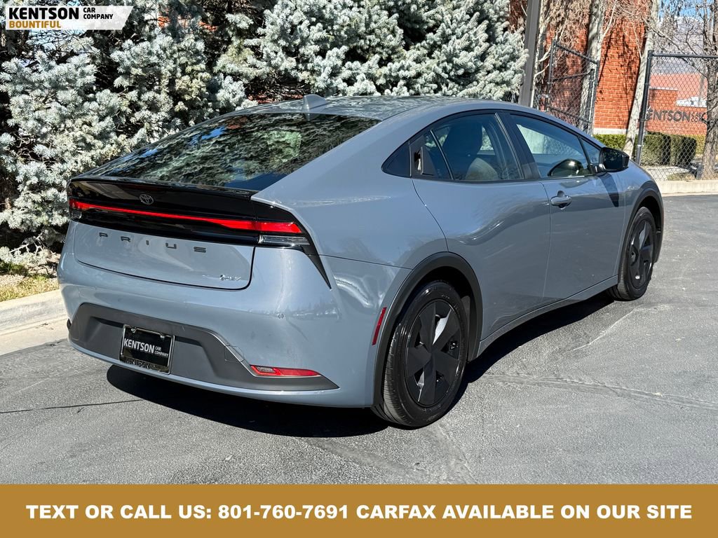 Used 2025 Toyota Prius LE image 8