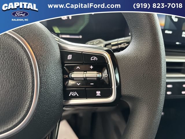 Used 2025 Kia Sorento LX FWD image 23