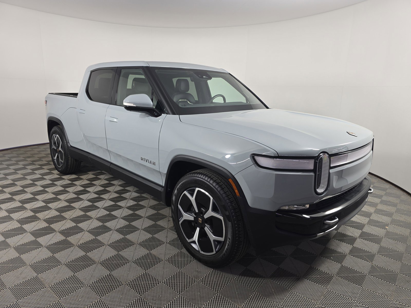 Used 2024 Rivian R1T Adventure AWD/4WD image 7