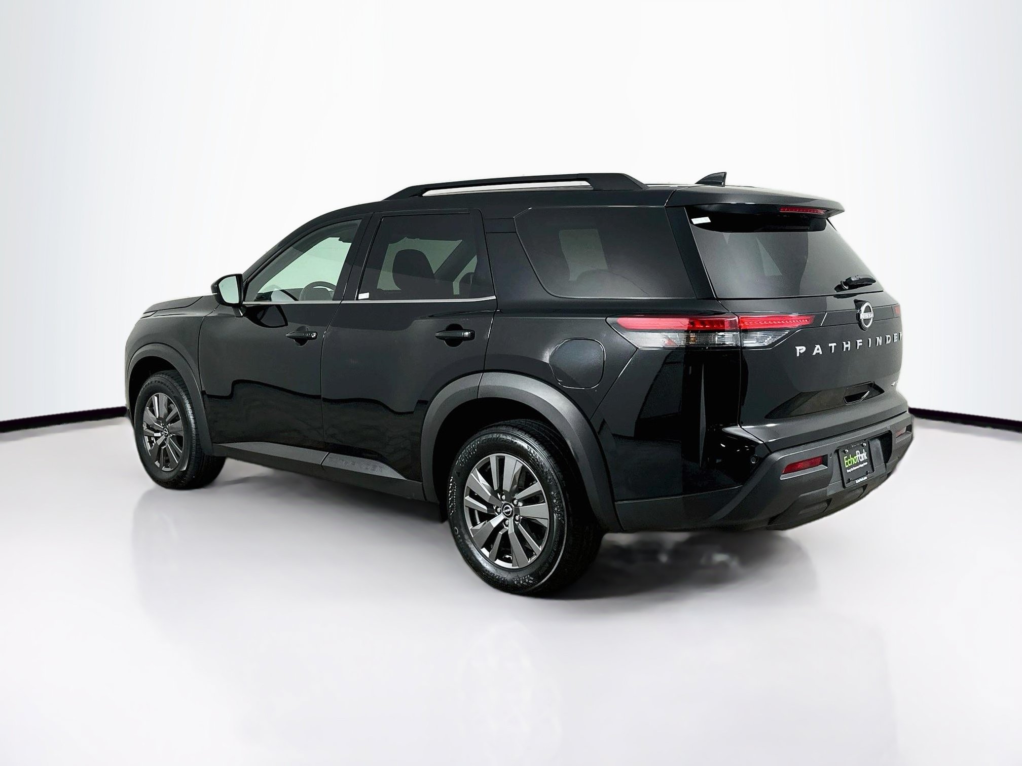 Used 2025 Nissan Pathfinder SV AWD/4WD image 5