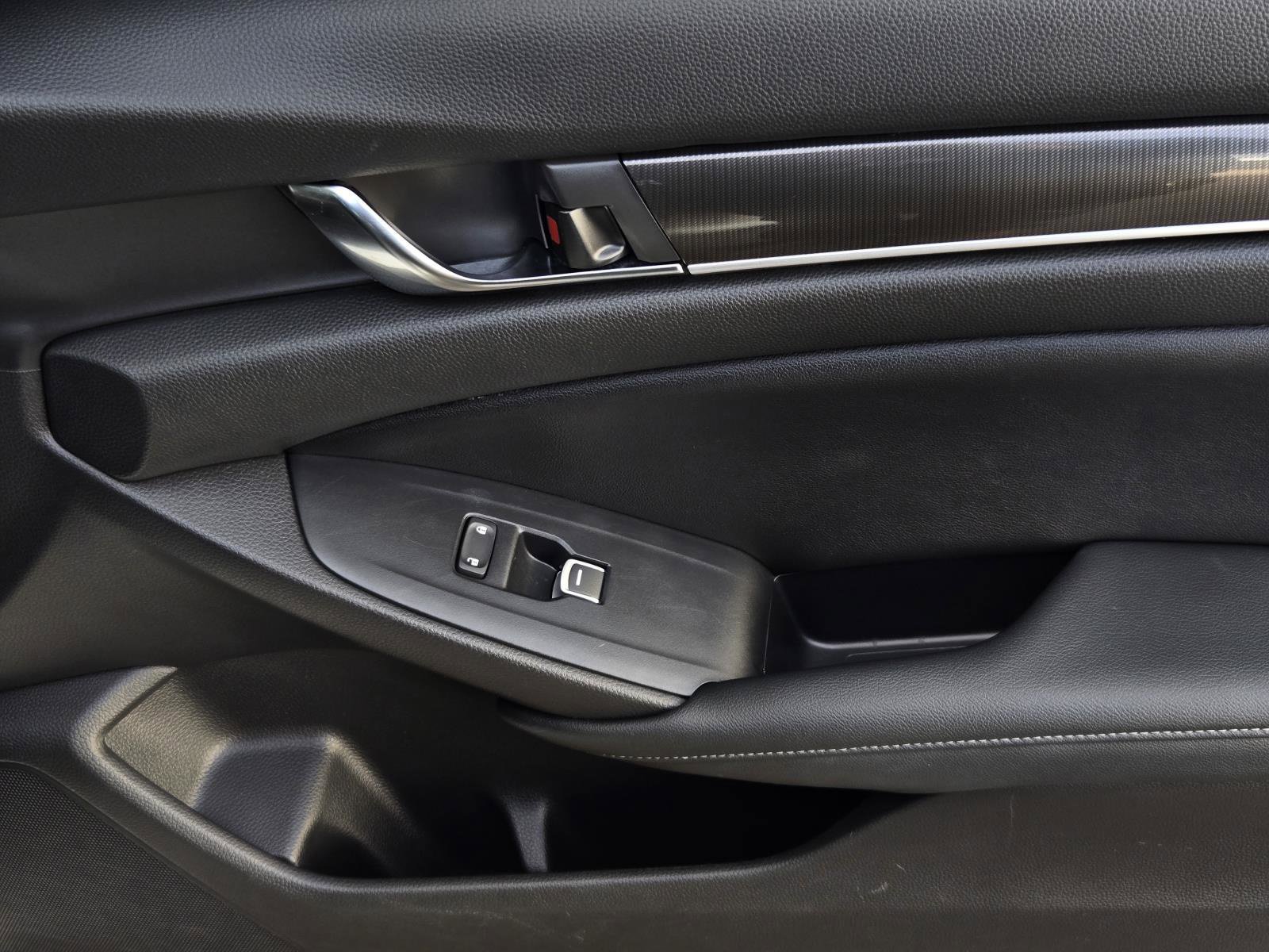 Used 2019 Honda Accord Sport image 12