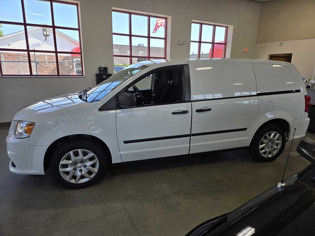 Used 2014 RAM C/V Tradesman w/ UConnect Hands-Free Group FWD image 3