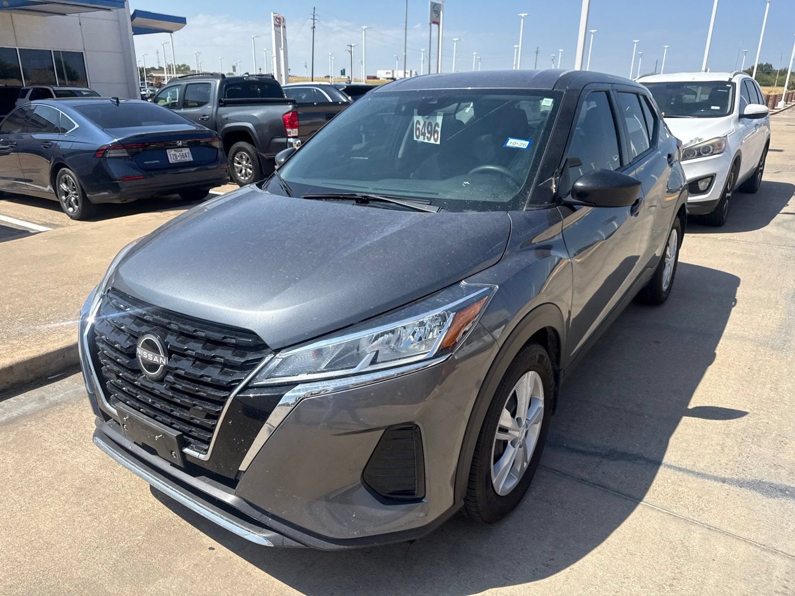 Used 2023 Nissan Kicks S FWD image 3