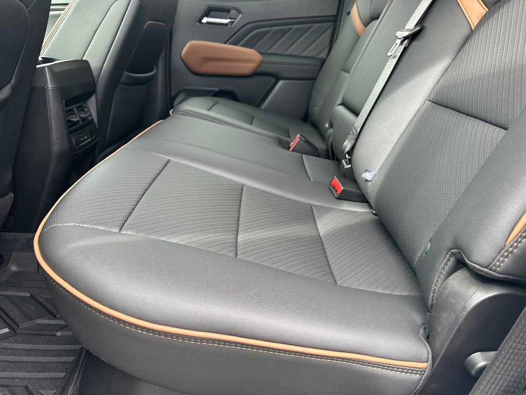 Used 2025 GMC Canyon AT4 w/ AT4 Premium Package image 21