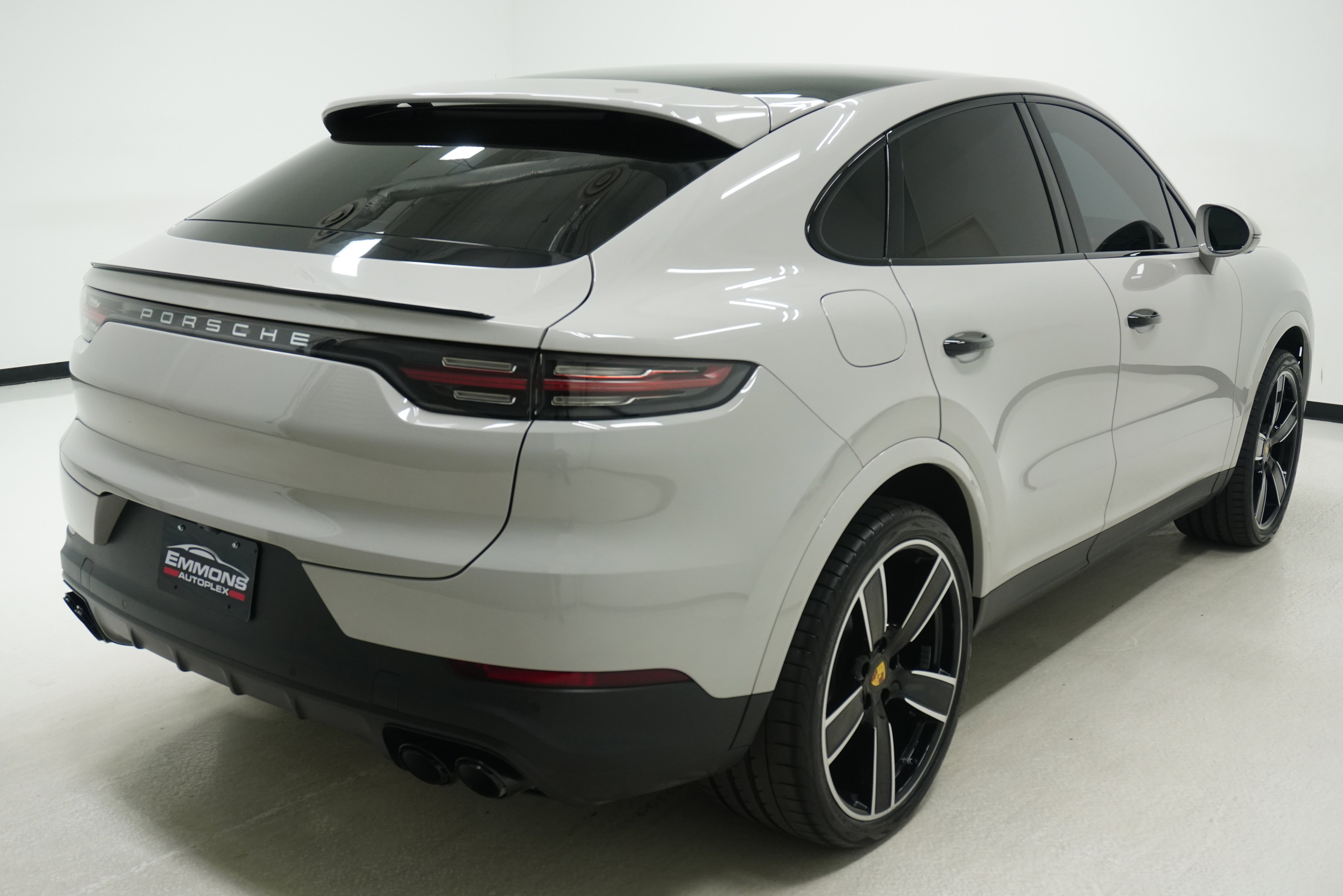 Used 2022 Porsche Cayenne Coupe AWD/4WD image 4