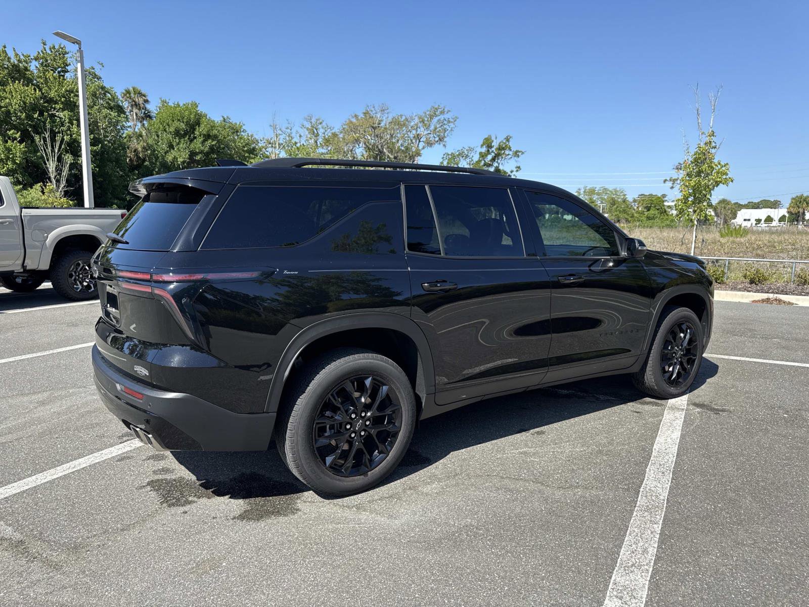 Used 2026 Chevrolet Traverse LT w/ Midnight/Sport Edition FWD image 3