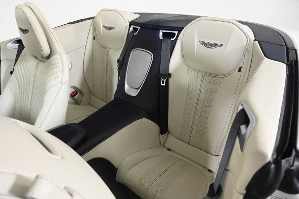 Used 2022 Aston Martin DB11 Volante image 18