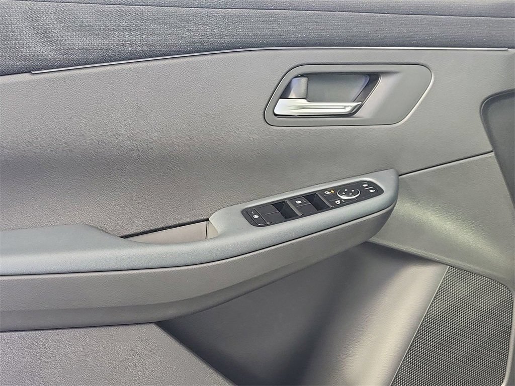New 2026 Nissan Leaf SV+ w/ Floor Mat Package (SV+) FWD image 10