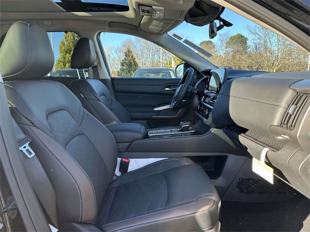New 2025 Nissan Pathfinder Platinum w/ Cargo Package image 10