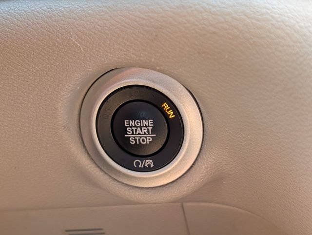 Used 2024 Chrysler Pacifica Touring-L FWD image 27