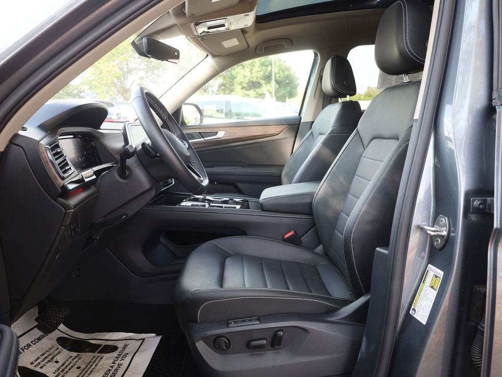 Used 2025 Volkswagen Atlas SEL image 34