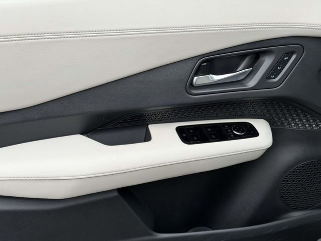 Used 2023 Nissan Ariya AWD image 14