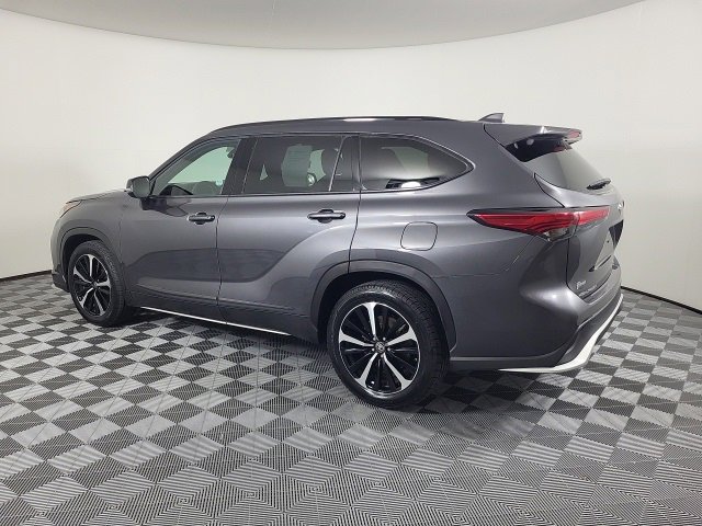 Used 2022 Toyota Highlander XSE image 12