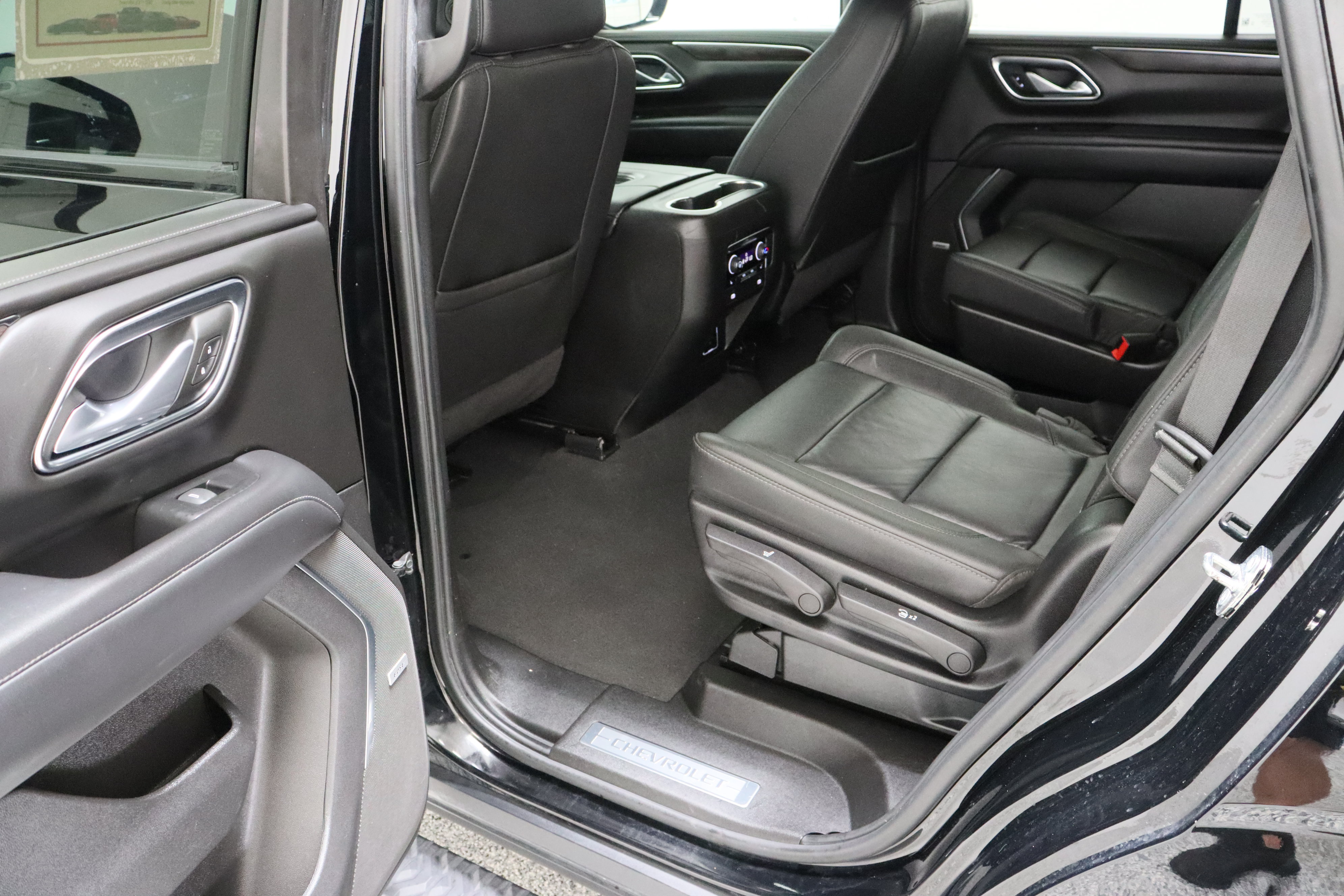 Used 2024 Chevrolet Tahoe Z71 w/ Z71 Off-Road Package AWD/4WD image 29