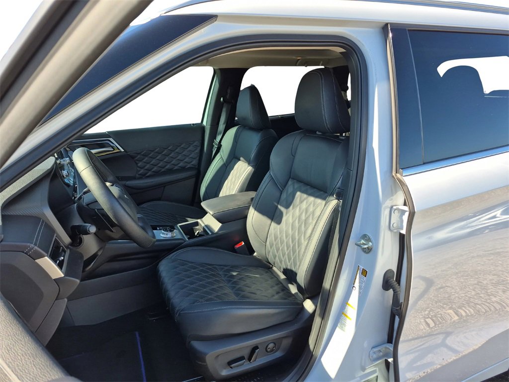 Used 2024 Mitsubishi Outlander 4WD Plug-In Hybrid image 16