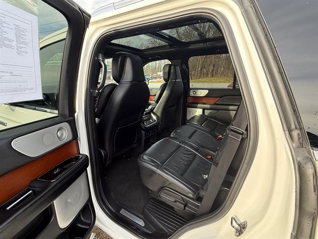 Used 2020 Lincoln Navigator Reserve w/ Luxury Package image 25