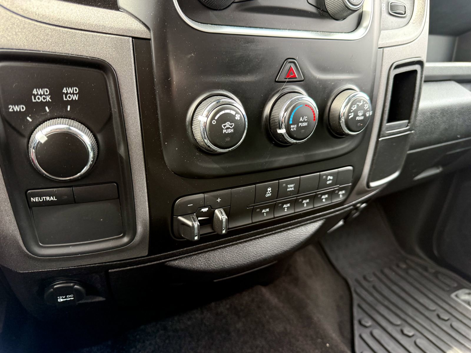 Used 2015 RAM 2500 Tradesman w/ Chrome Appearance Group image 23