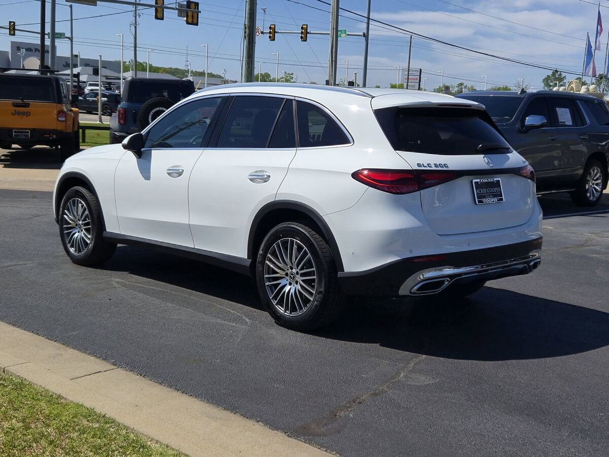 New 2025 Mercedes-Benz GLC 300 4MATIC image 3