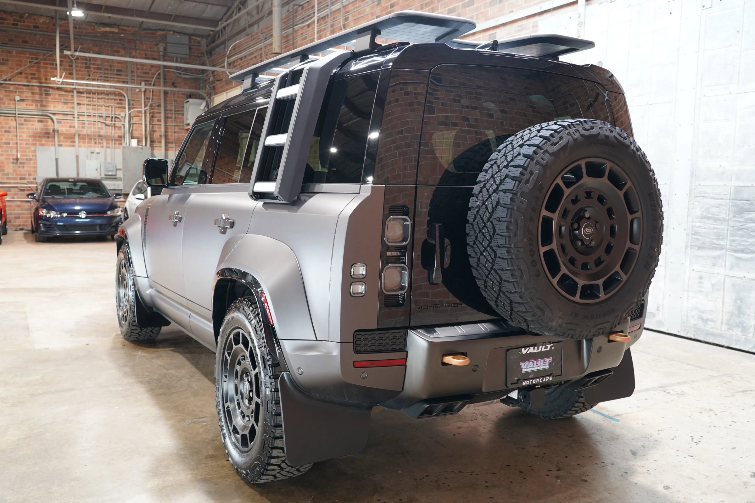 Used 2025 Land Rover Defender 110 image 16