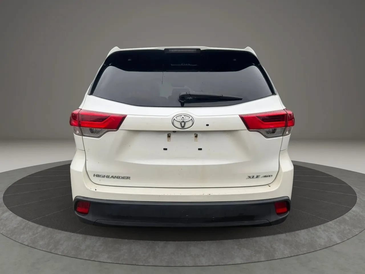 Used 2017 Toyota Highlander XLE w/ Carpet Mat Package AWD/4WD image 6