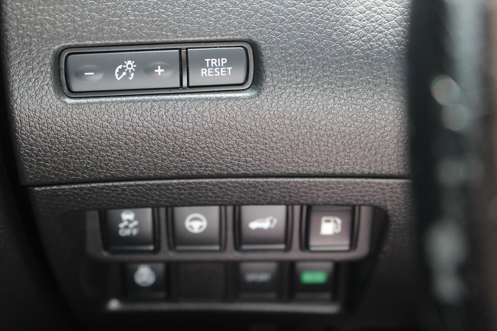 Used 2020 Nissan Rogue SV w/ Premium Package image 26