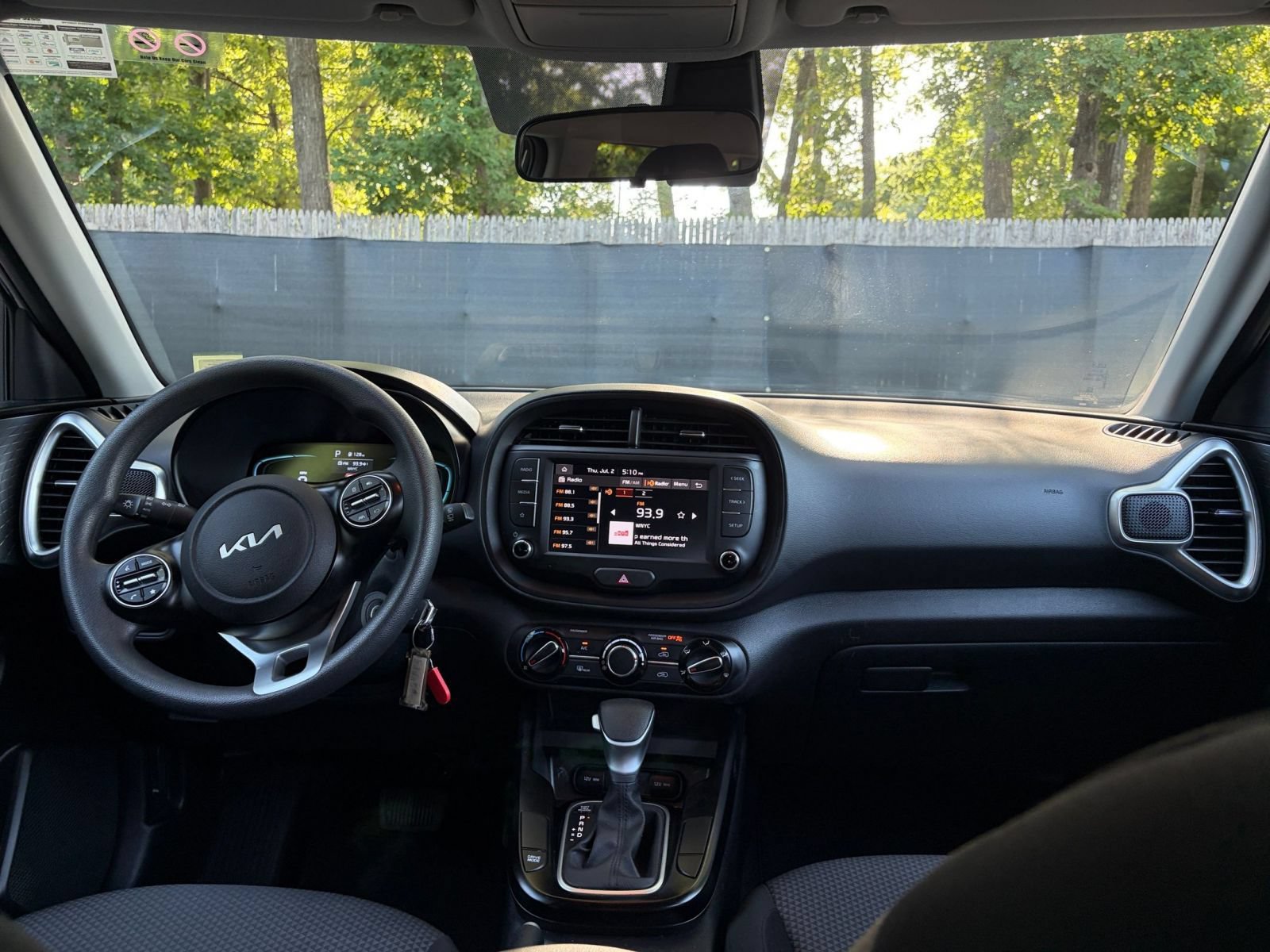 Used 2025 Kia Soul LX w/ LX Technology Package FWD image 31