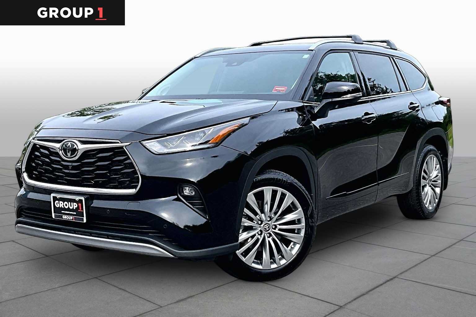 Certified 2025 Toyota Highlander Platinum AWD/4WD image 1