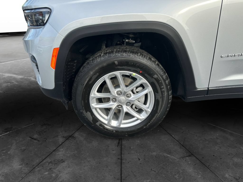 New 2025 Jeep Grand Cherokee Laredo X w/ Luxury Tech Group I AWD/4WD image 14