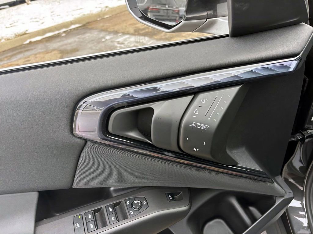 Used 2025 BMW X3 xDrive30i w/ Convenience Package image 12