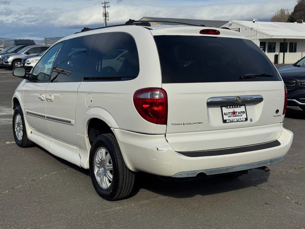 Used 2005 Chrysler Town & Country Touring w/ Leather Interior Group image 12