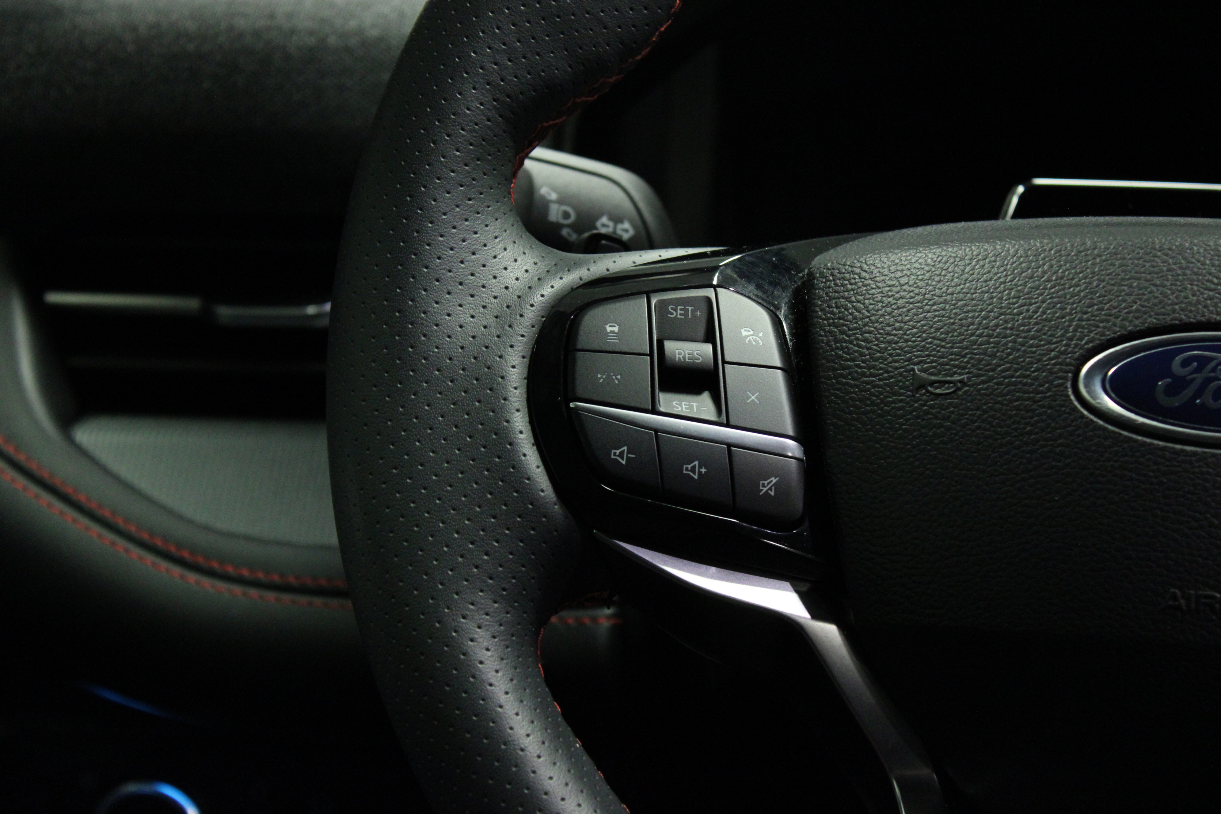 Used 2025 Ford Explorer ST image 24