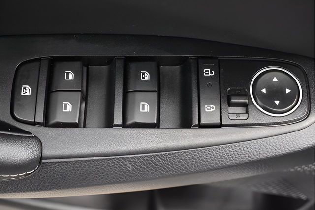 Used 2025 Kia Seltos S image 21