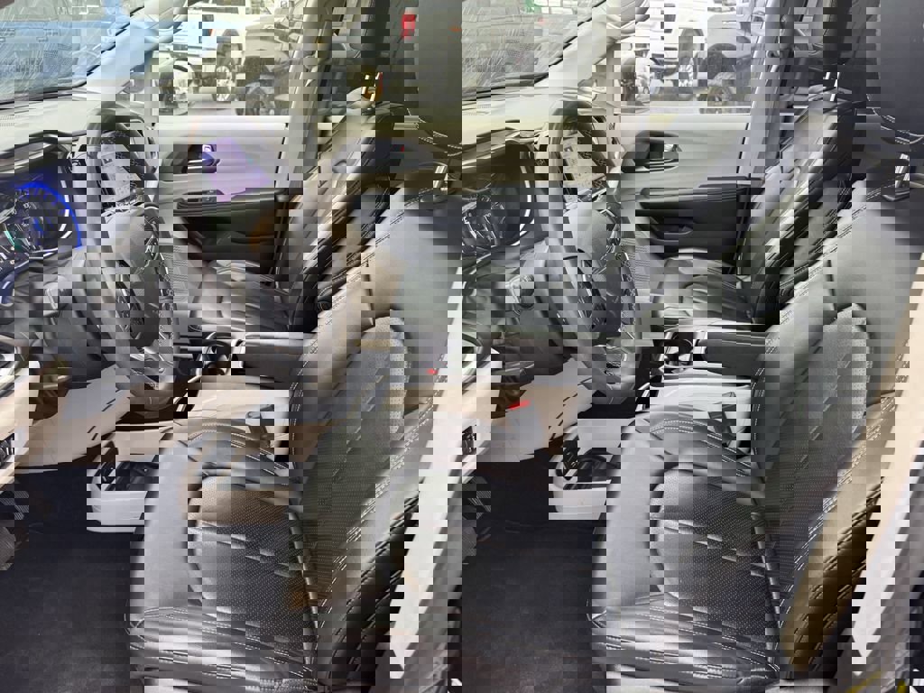 Used 2023 Chrysler Pacifica Touring-L image 9