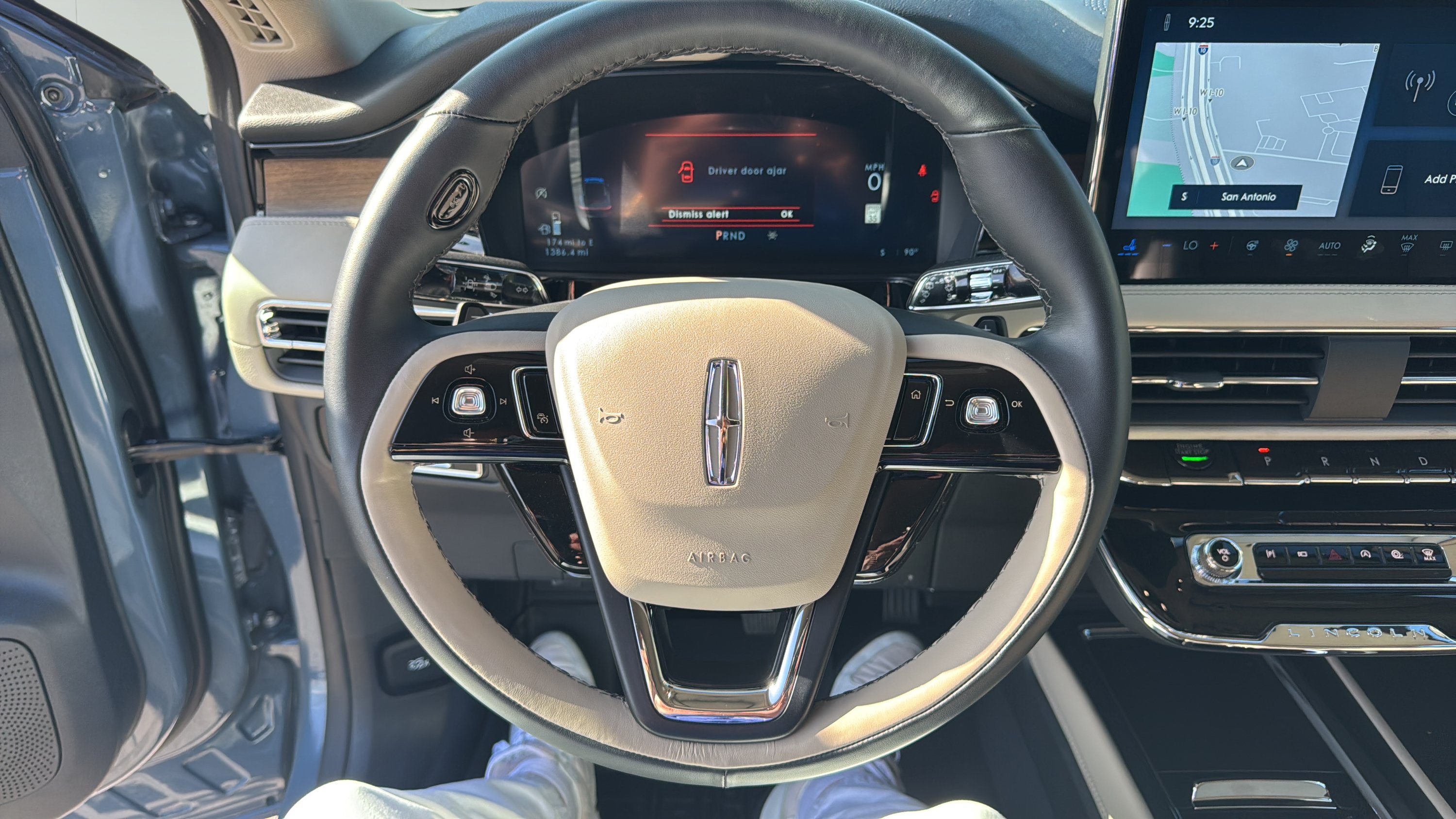 Used 2025 Lincoln Corsair Reserve FWD image 12
