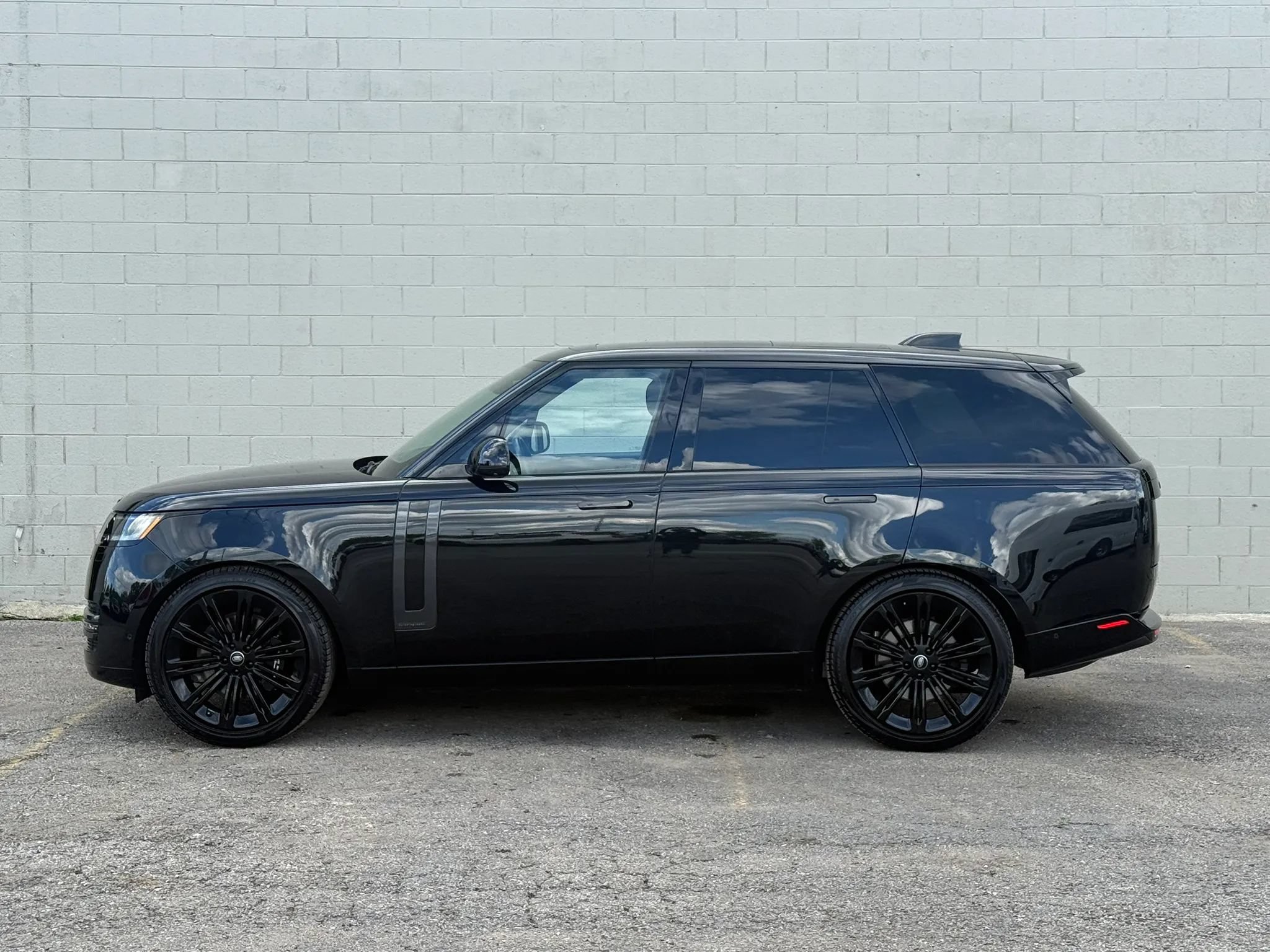 Used 2024 Land Rover Range Rover Autobiography AWD/4WD image 4